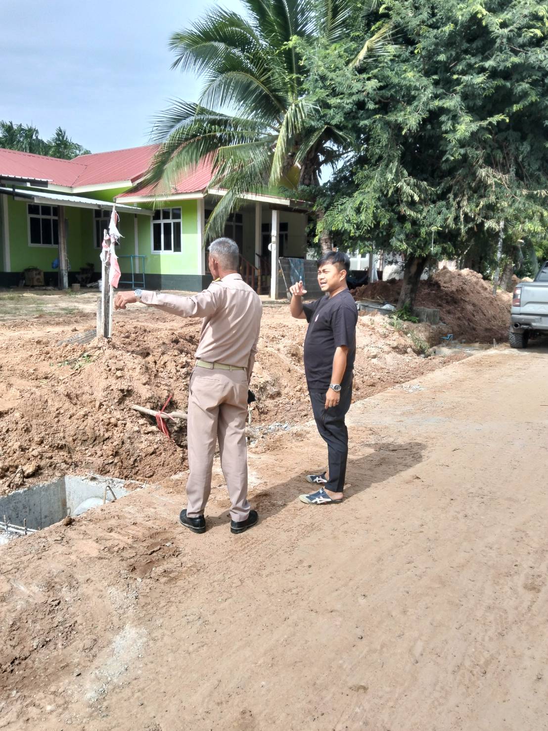 ลงพื้นที่ติดตามงานก่อสร้างวางท่อระบายน้ำในถนนรางวี บ้านหนองแวง หมู่ที่ 2